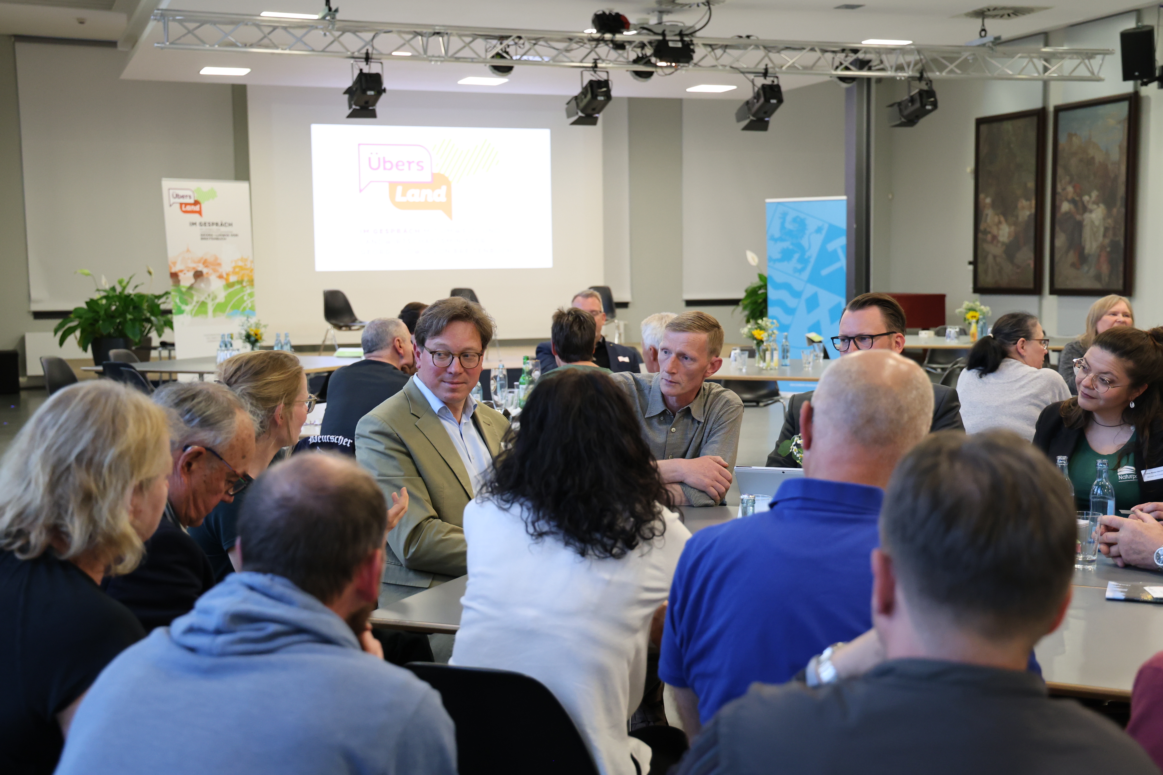 Dialog im Stadtsaal der Alten Baumwolle in Flöha. Foto: Sächsisches Staatsministerium für Umwelt und Landwirtschaft