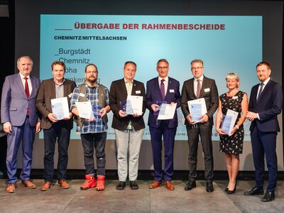 In Dresden wurden feierlich die Gebietsförderbescheide für das Programm „Nachhaltige integrierte Stadtentwicklung EFRE 2021-2027“ an insgesamt 36 sächsische Kommunen übergeben. Foto: SMR/ Claudia Jacquemin 
