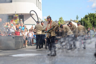 Auch die historische Gruppe der Feuerwehr rückte wieder aus. Foto: Stadtverwaltung Flöha/ Erik Frank Hoffmann