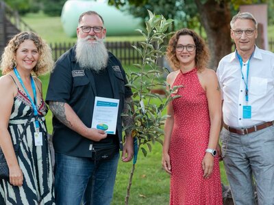 vlnr.: Sylva-Michelle Sternkopf (Sternkopf Media-Group), Kai Flößner (FIT-Gerüstbau), Kerstin Kunze, Oberbürgermeister Volker Holuscha. Foto: Landratsamt Mittelsachsen – Referat Wirtschaftsförderung