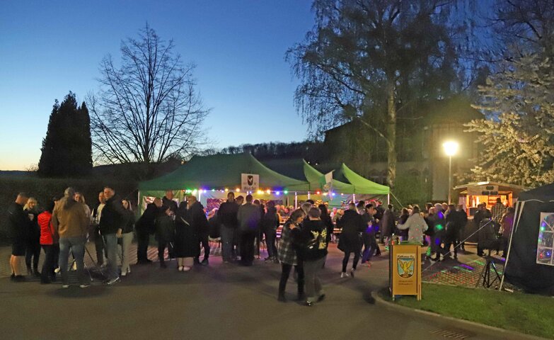 Tanz in den Mai hinter dem Volkshaus