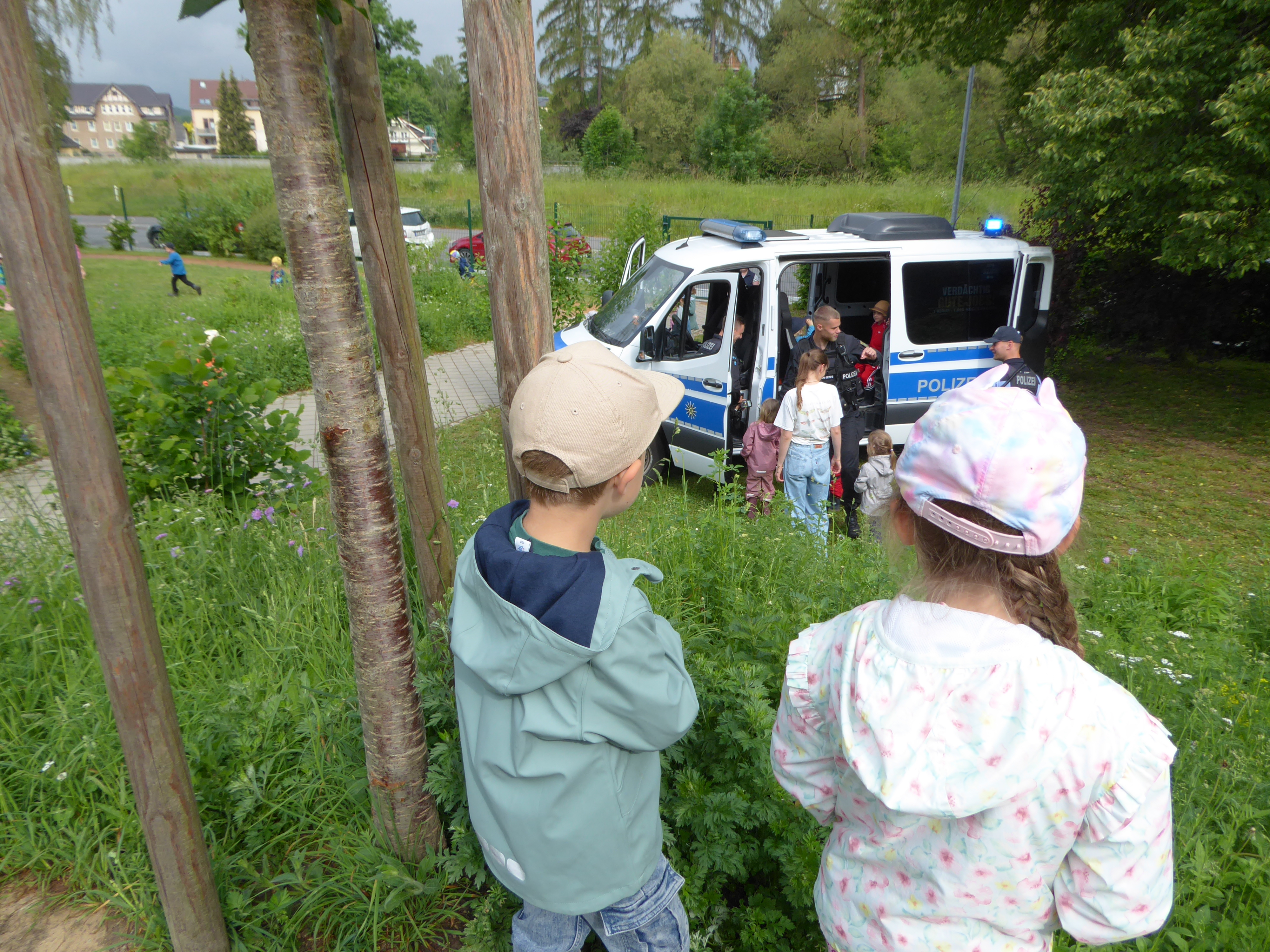 Zum Kindertag in der Kit Spielhaus Groß und Klein rückte die Polizei an. Foto: Kindertageseinrichtung